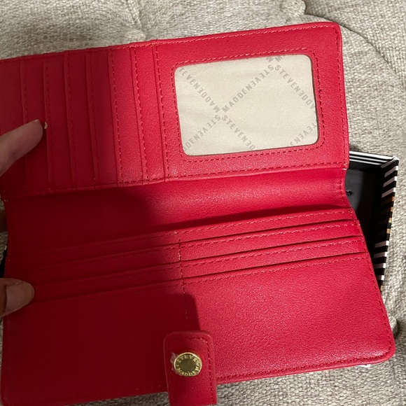 Steve Madden Red Wallet - Picture 4 of 4
